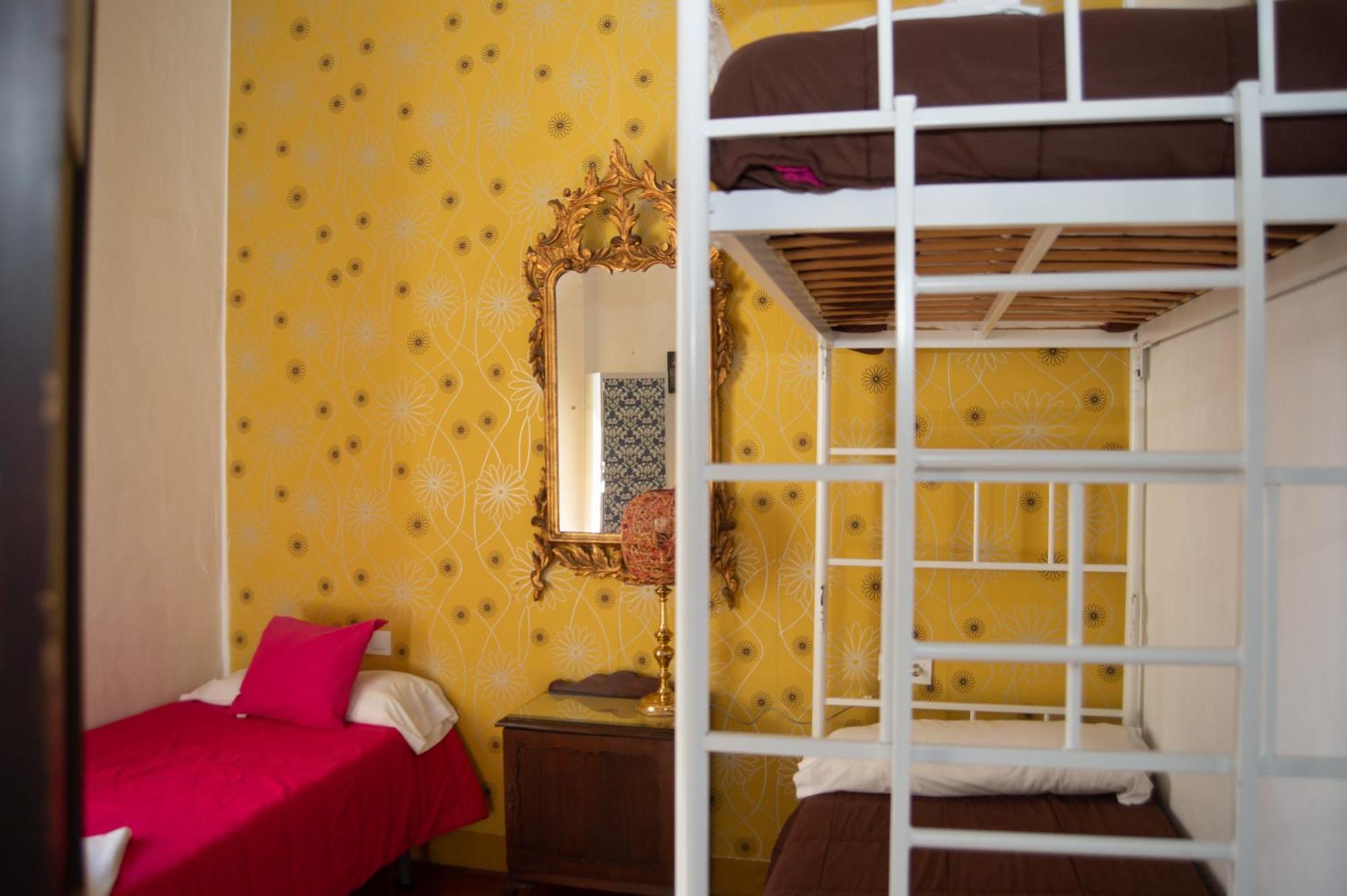 Single Bed 4-Bed Female Dormitory Room