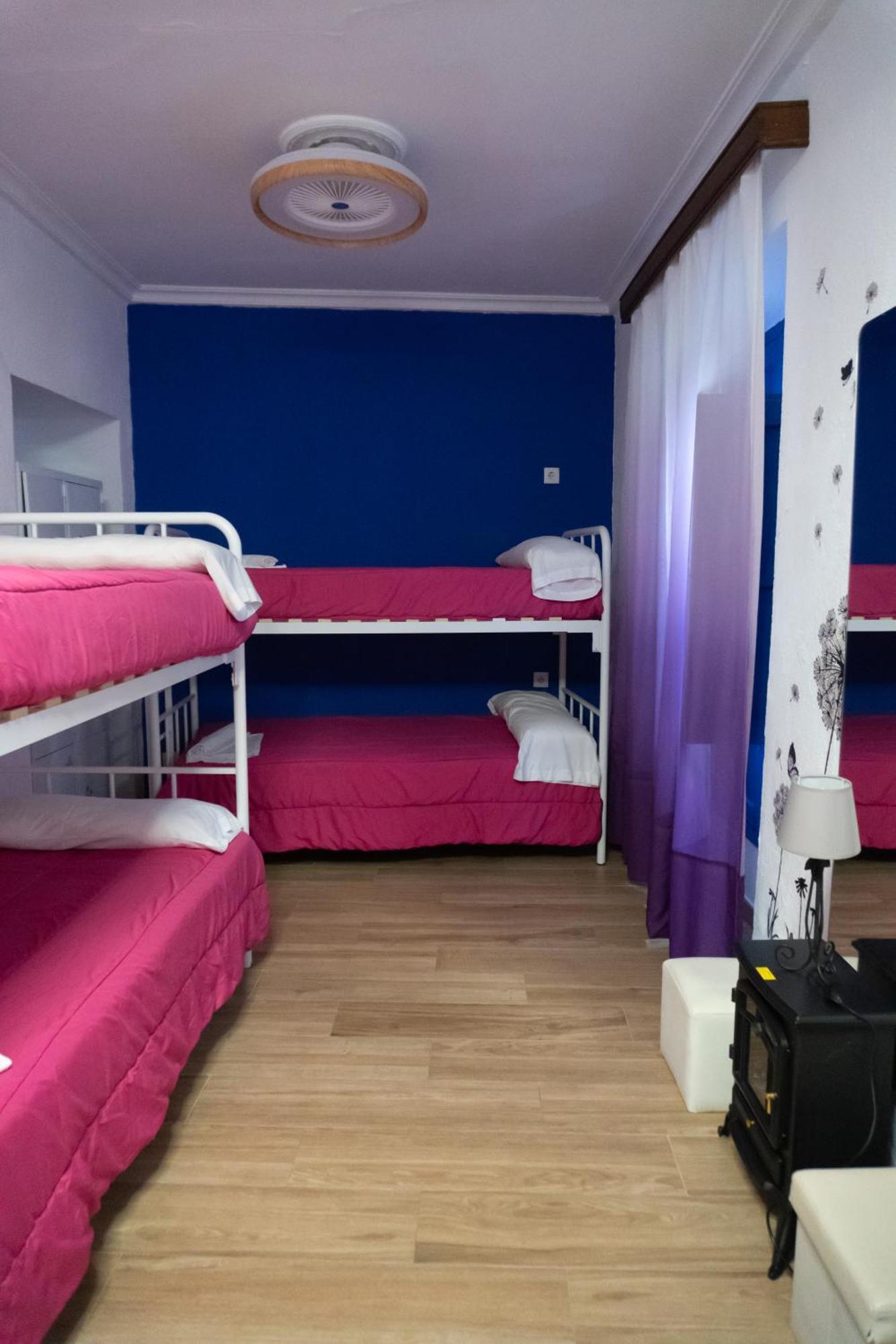 Single Bed 6-Bed Mixed Dormitory Room
