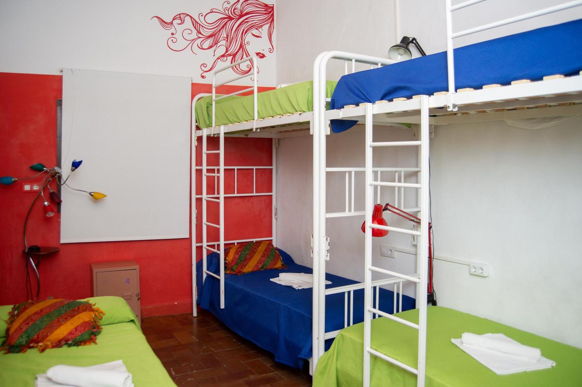 Single Bed 6-Bed Mixed Dormitory Room