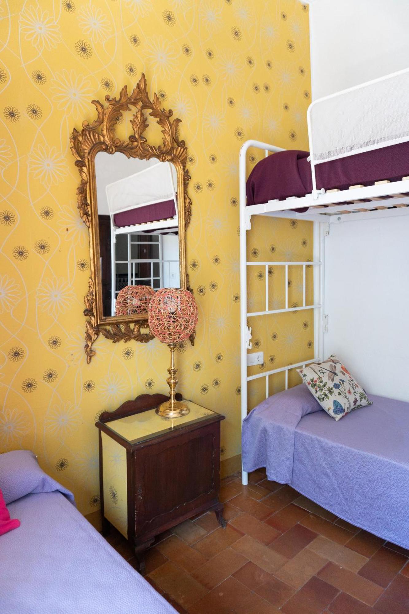Single Bed 4-Bed Female Dormitory Room