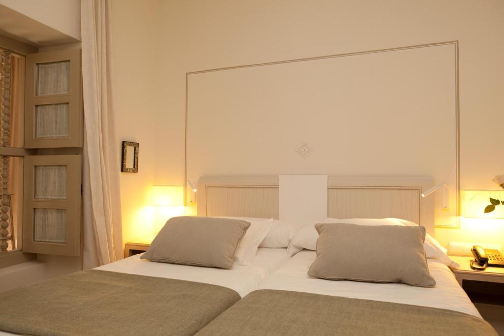 Family Room with Bath,63024193:JPEG